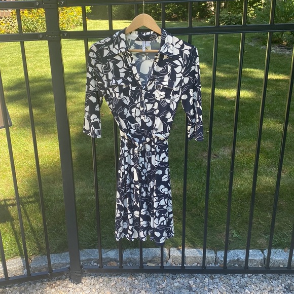 Old Navy dress with navy and white floral print size medium. - Picture 1 of 8